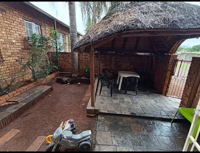 2 BEDROOM TOWNHOUSE FOR SALE IN SAFARI GARDENS